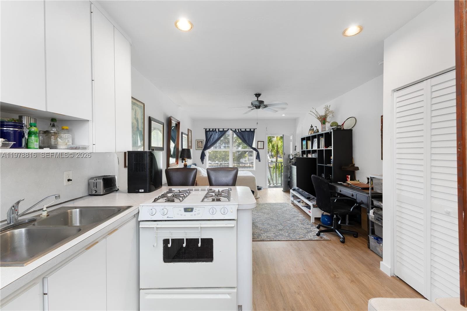 2445 Lake Pancoast Dr # J, Miami Beach FL 33140 — 6