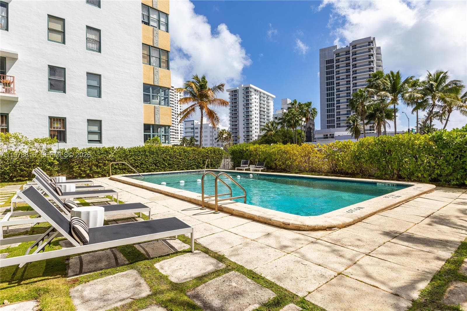2445 Lake Pancoast Dr # J, Miami Beach FL 33140 — 22