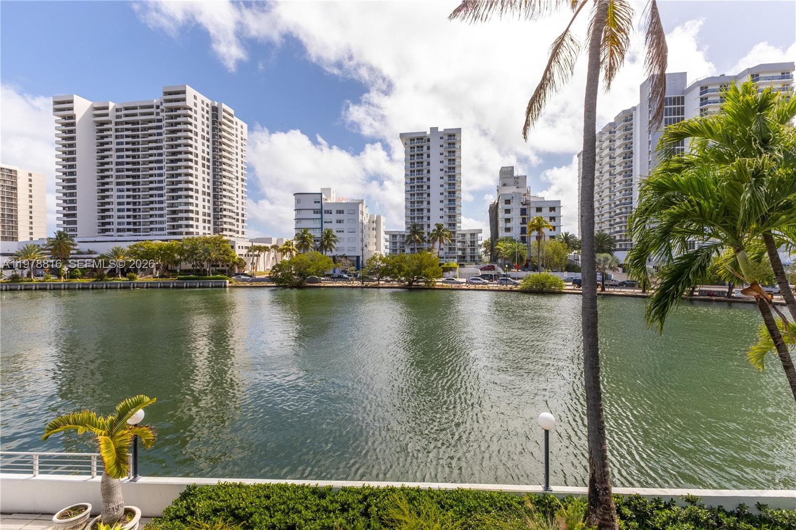 2445 Lake Pancoast Dr # J, Miami Beach FL 33140 — 1