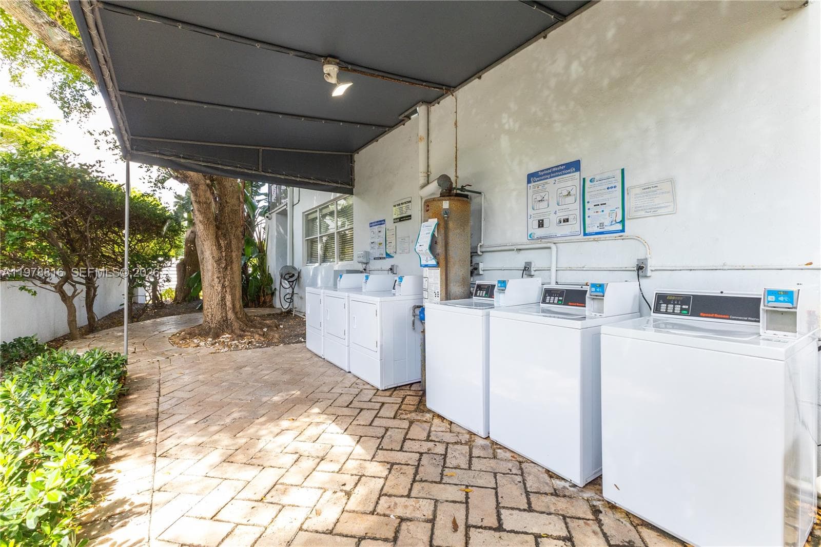 2445 Lake Pancoast Dr # J, Miami Beach FL 33140 — 28