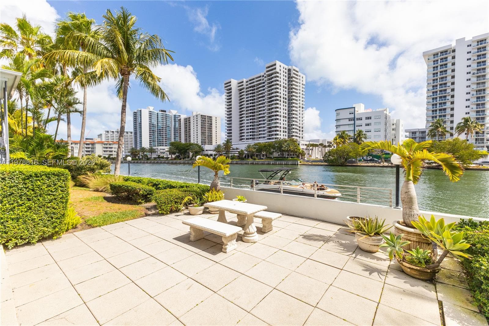 2445 Lake Pancoast Dr # J, Miami Beach FL 33140 — 18