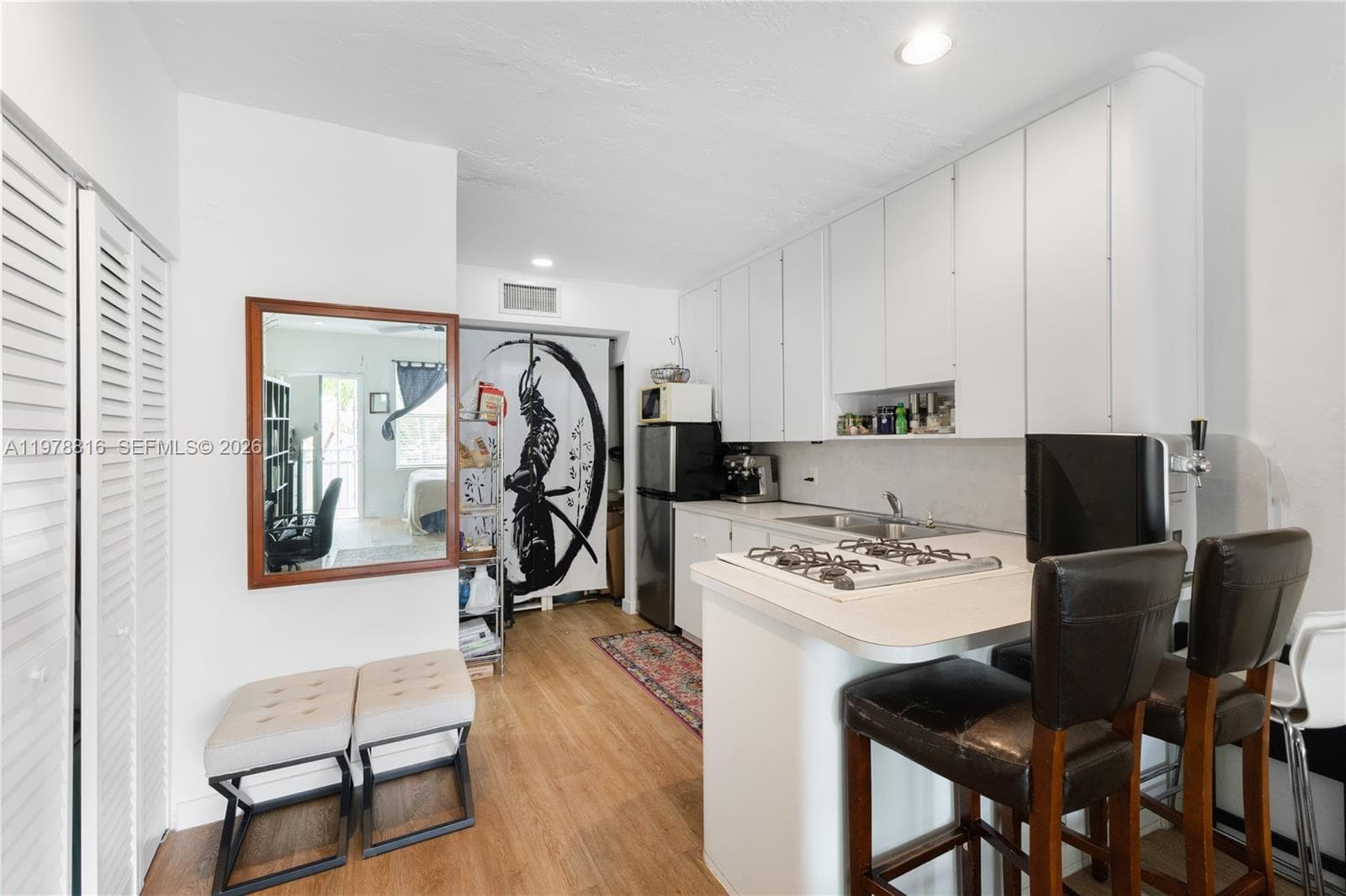 2445 Lake Pancoast Dr # J, Miami Beach FL 33140 — 4