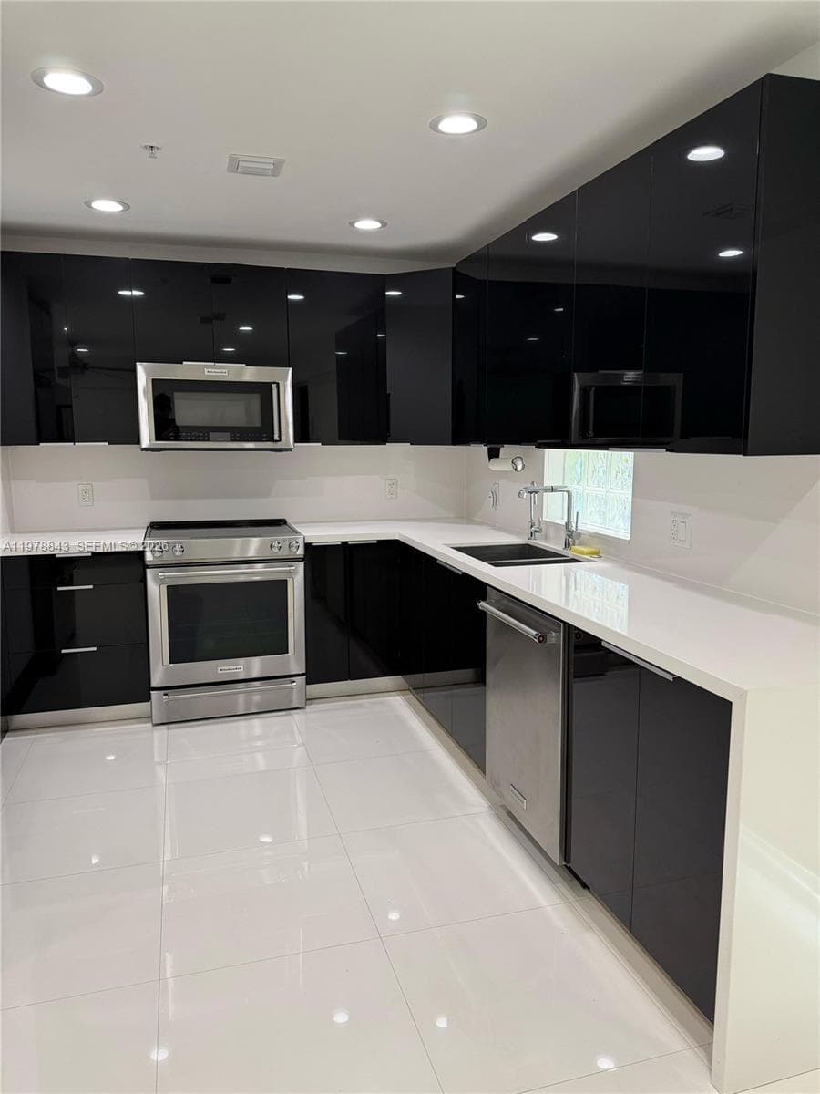 2699 Tigertail Ave # 14, Miami FL 33133 — 8