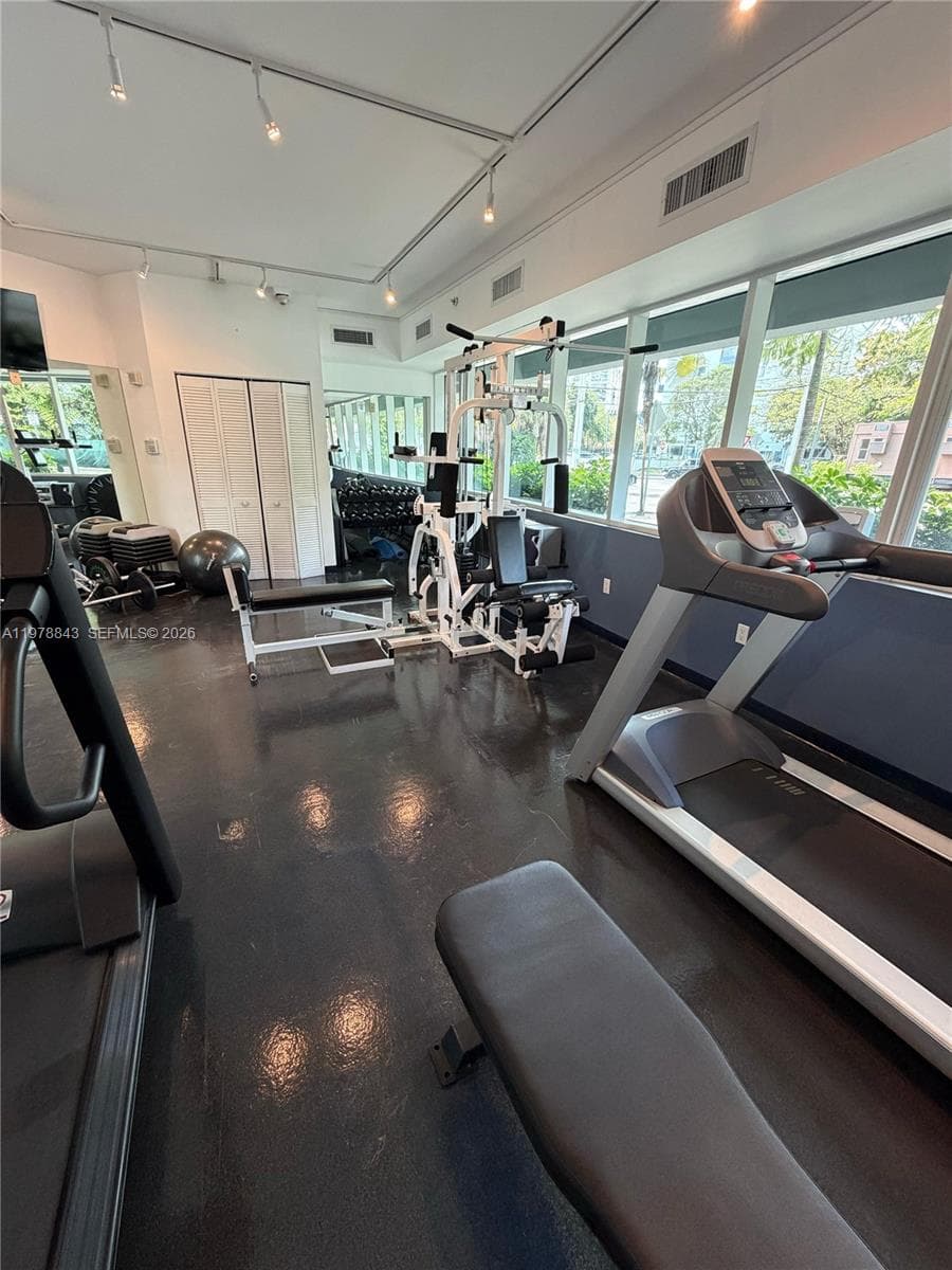 2699 Tigertail Ave # 14, Miami FL 33133 — 25