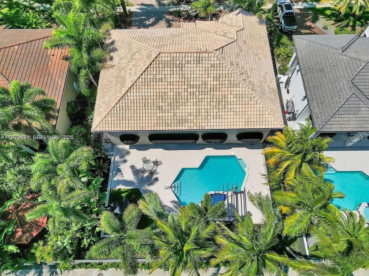 15945 NW 82nd Ct, Miami Lakes FL 33016 — 27