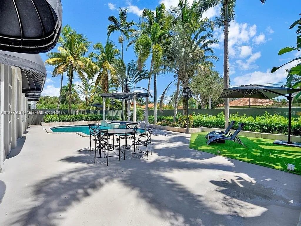 15945 NW 82nd Ct, Miami Lakes FL 33016 — 14