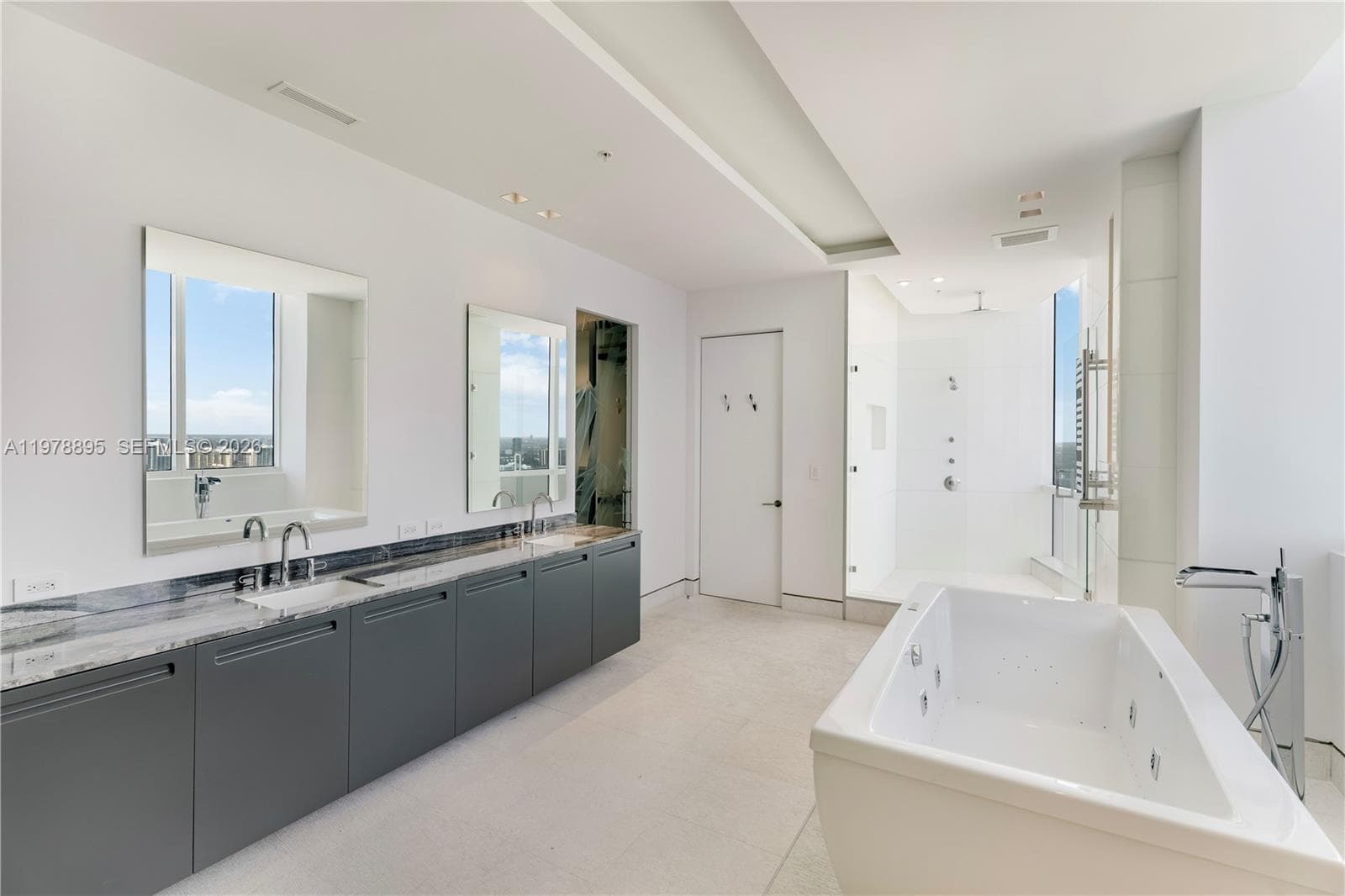18201 E Collins Ave, Sunny Isles Beach FL 33160 — 53