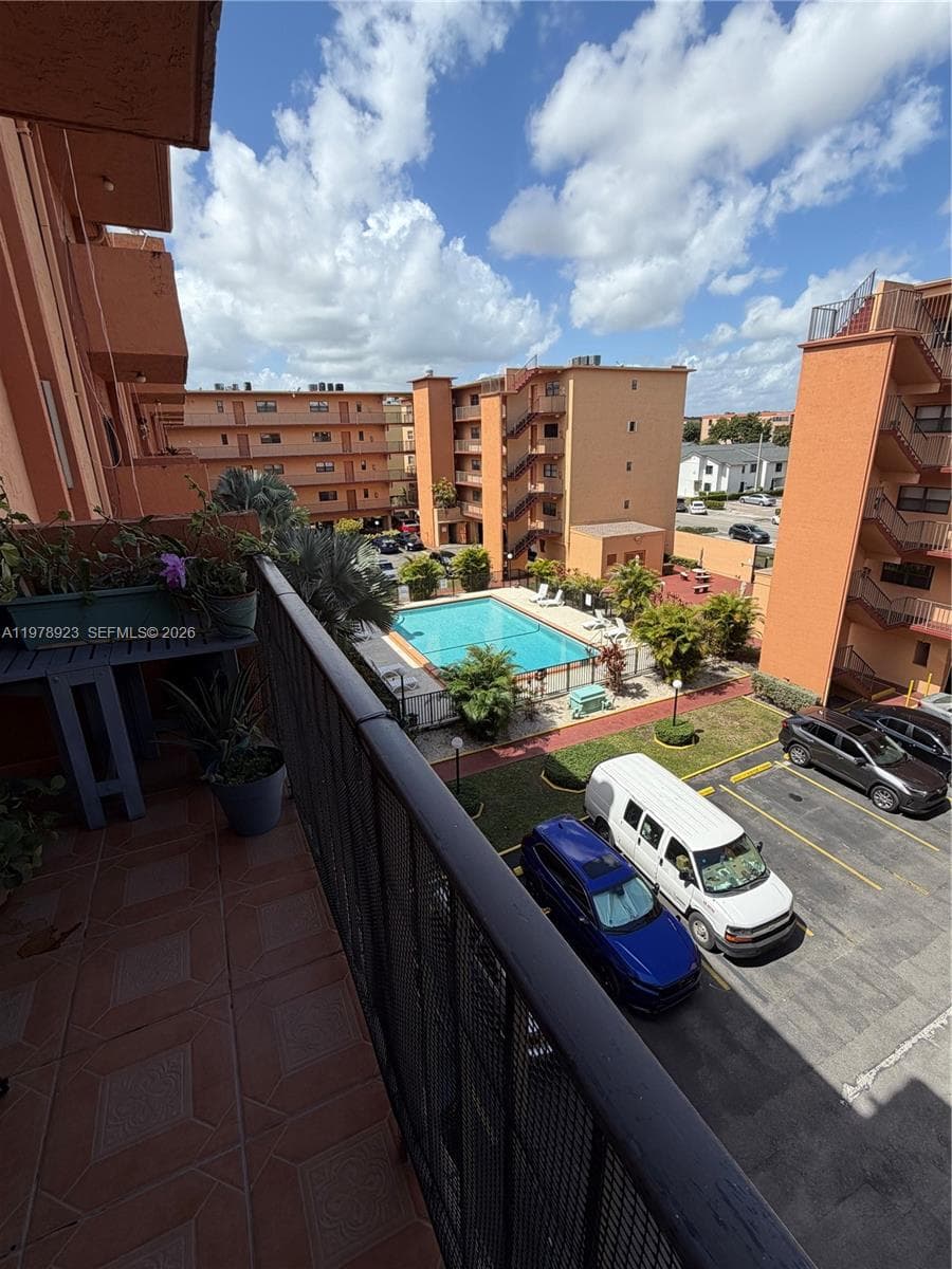 1800 W 54th St # 309, Hialeah FL 33012 — 4