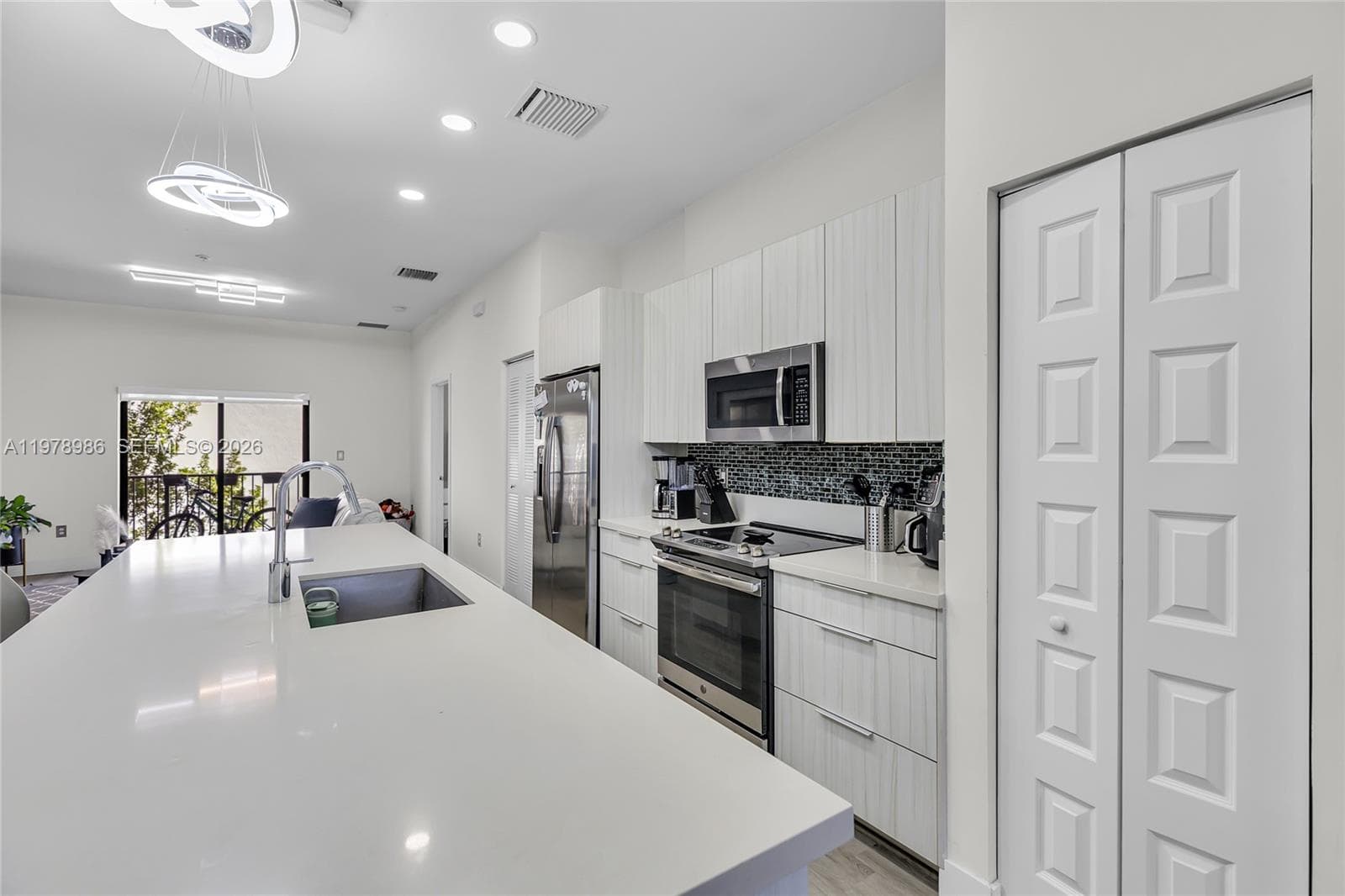 7925 NW 104th Ave # 28, Doral FL 33178 — 5