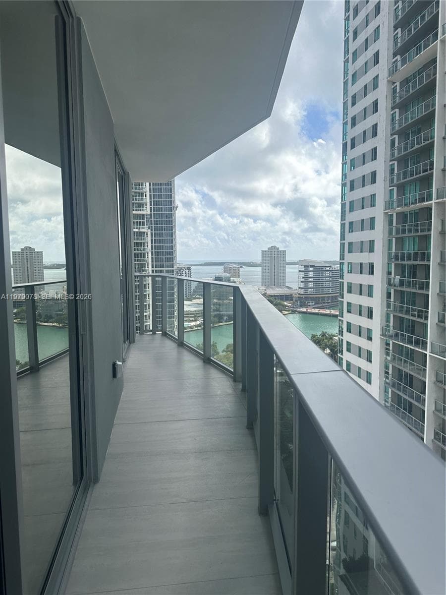 77 SE 5th # 2514, Miami FL 33131 — 7