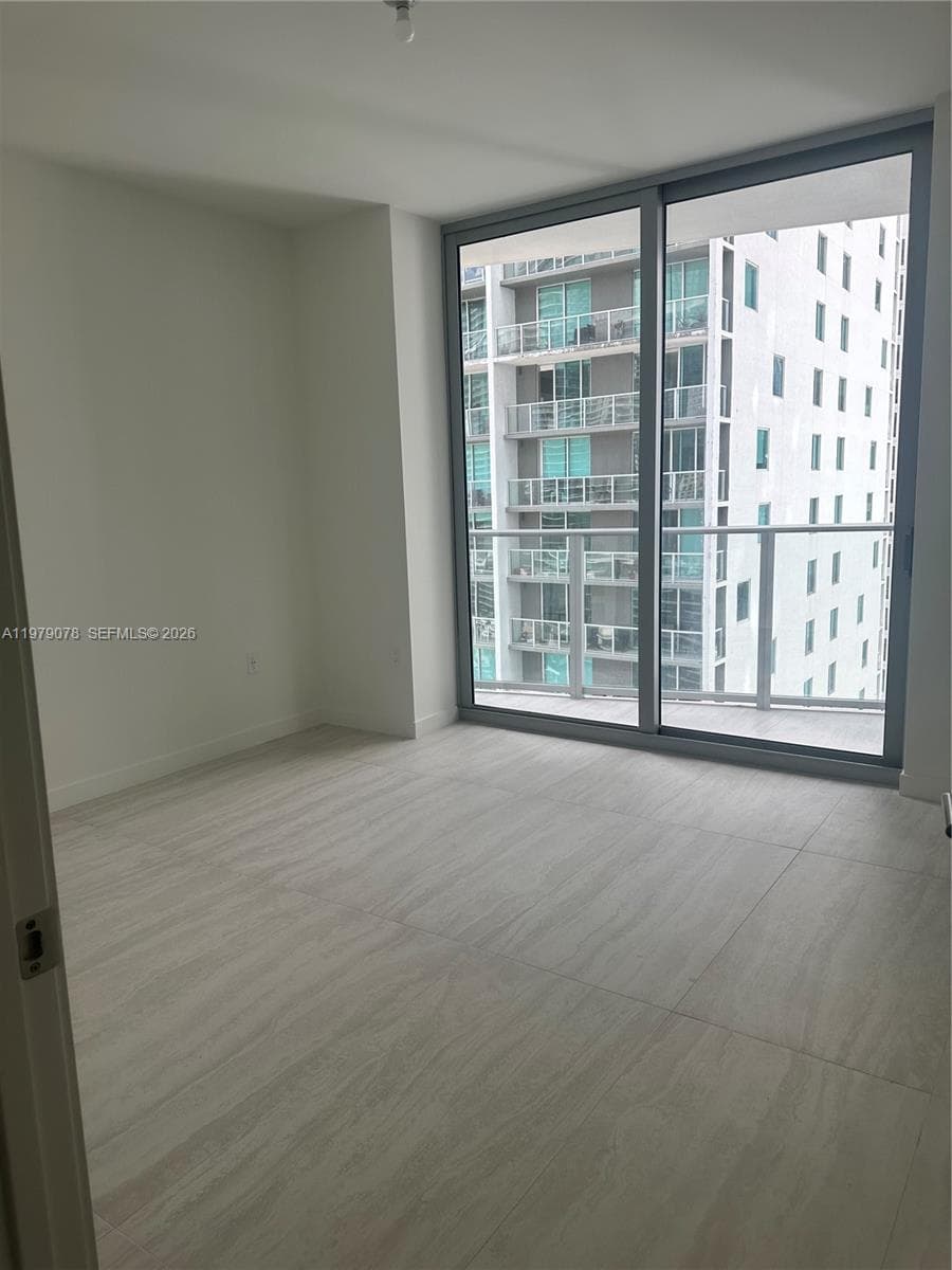 77 SE 5th # 2514, Miami FL 33131 — 5