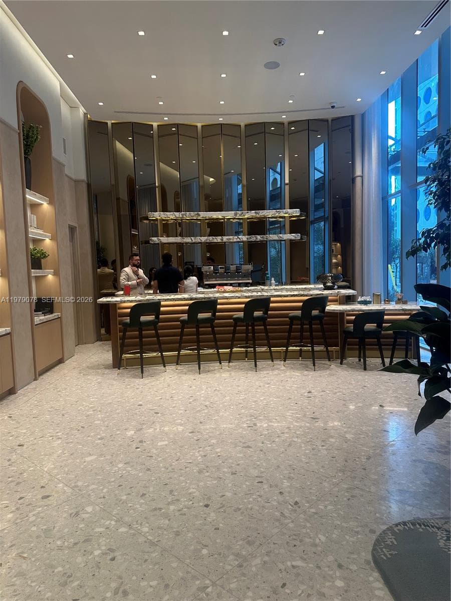 77 SE 5th # 2514, Miami FL 33131 — 10