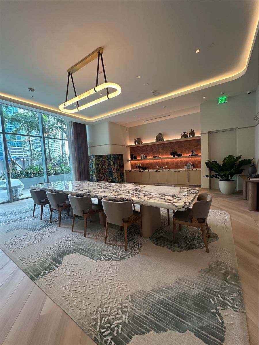 77 SE 5th # 2514, Miami FL 33131 — 14