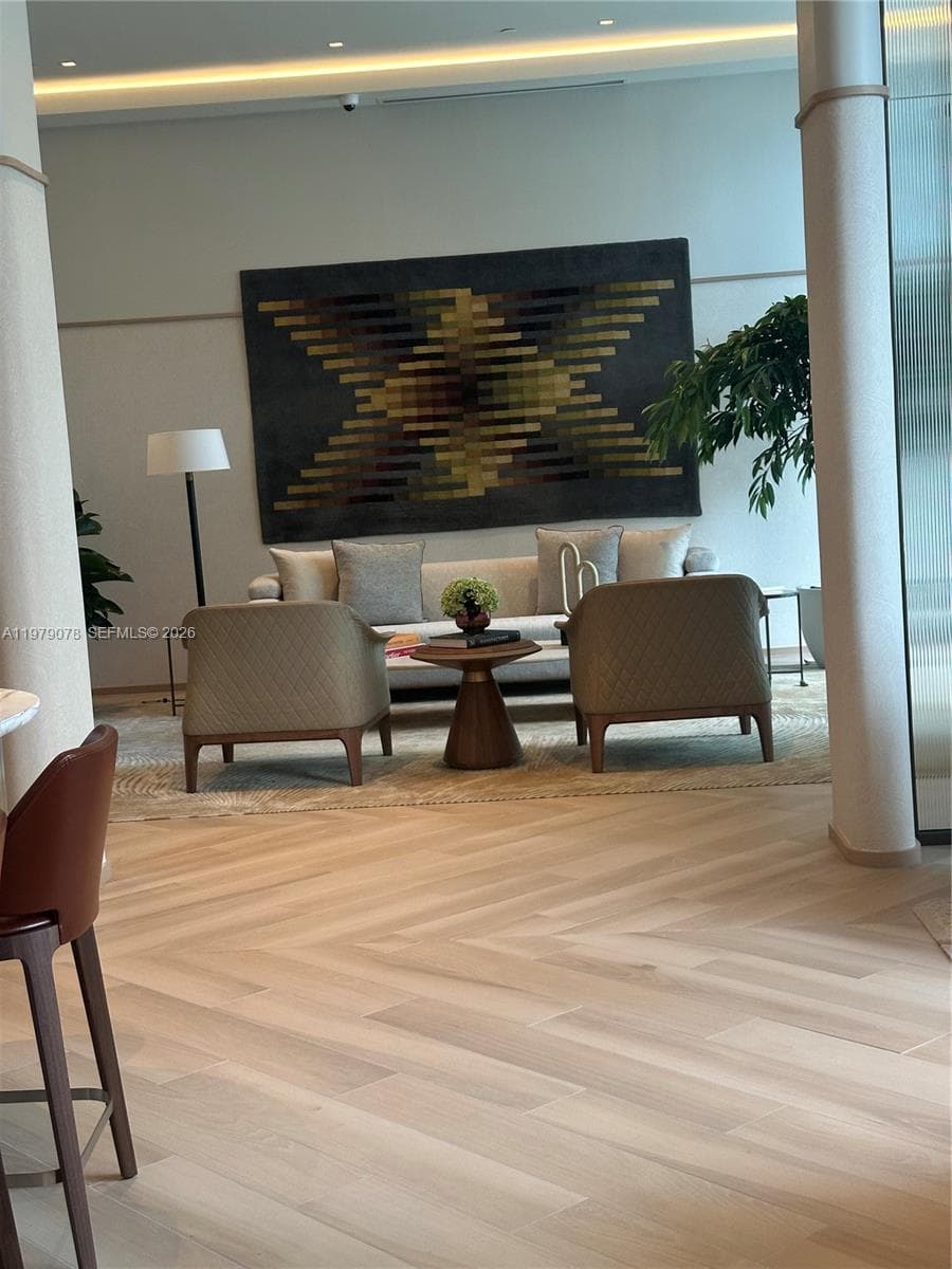 77 SE 5th # 2514, Miami FL 33131 — 15