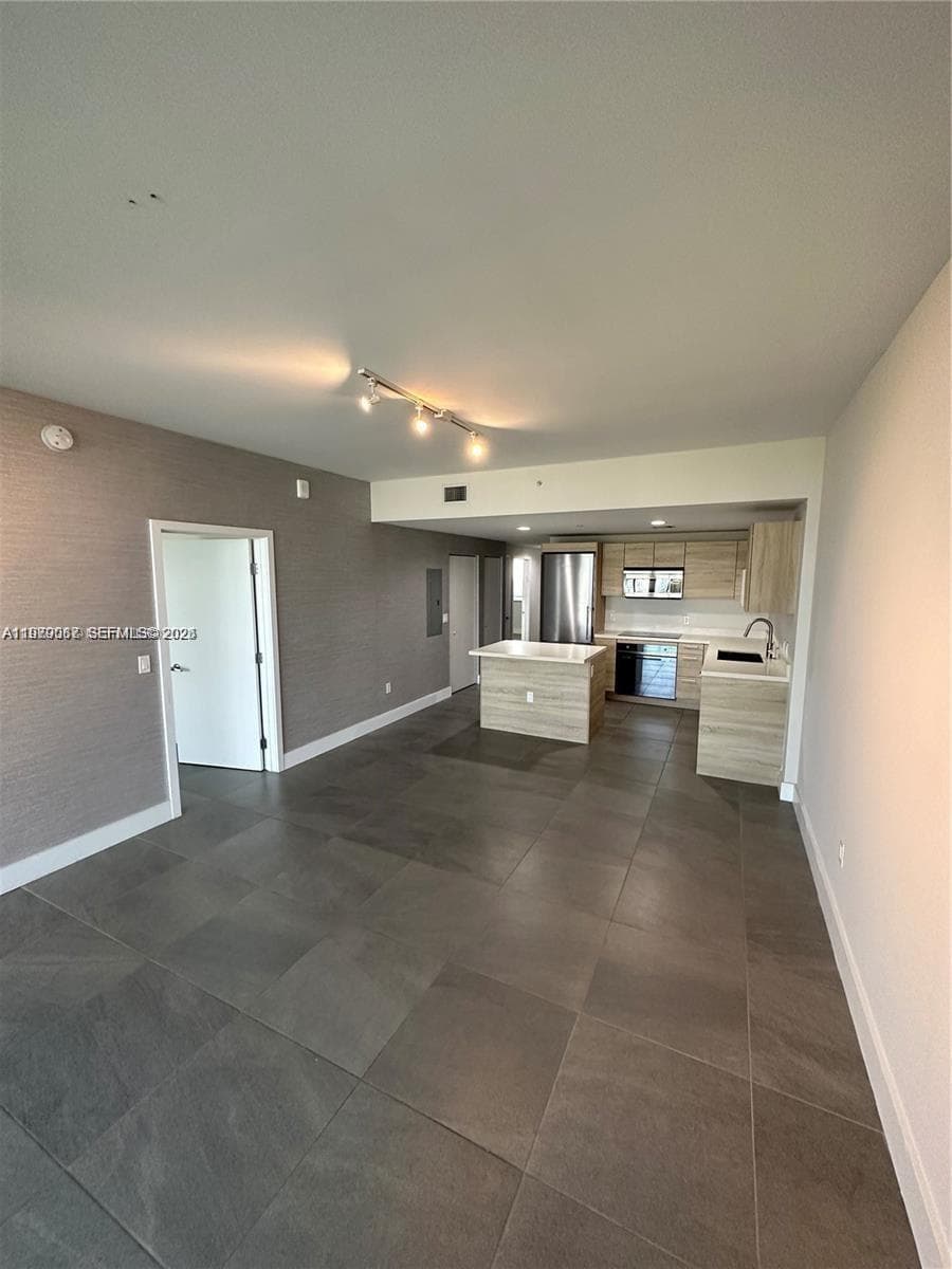 16385 Biscayne Blvd # 2716, North Miami Beach FL 33160 — 7