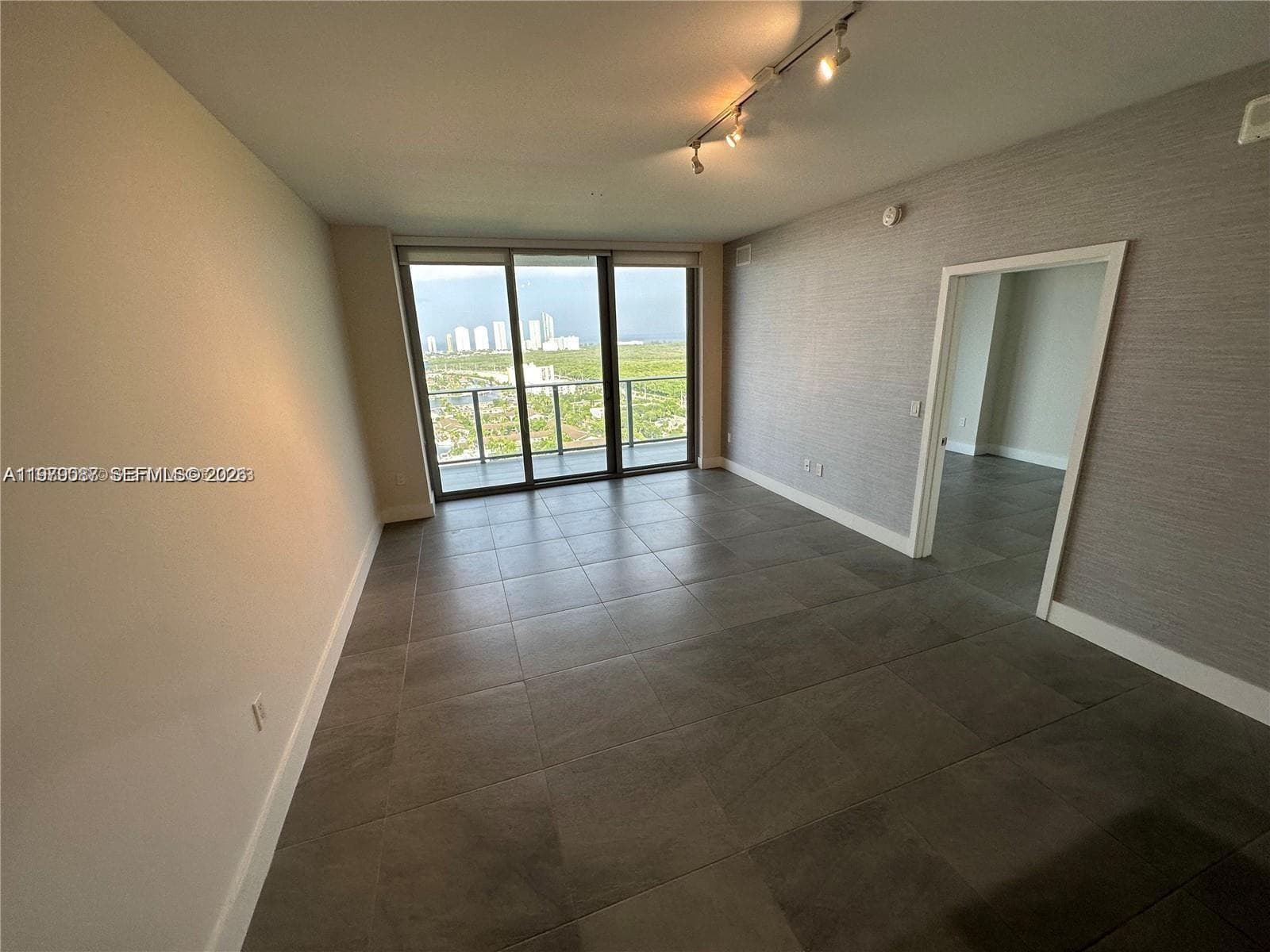 16385 Biscayne Blvd # 2716, North Miami Beach FL 33160 — 5