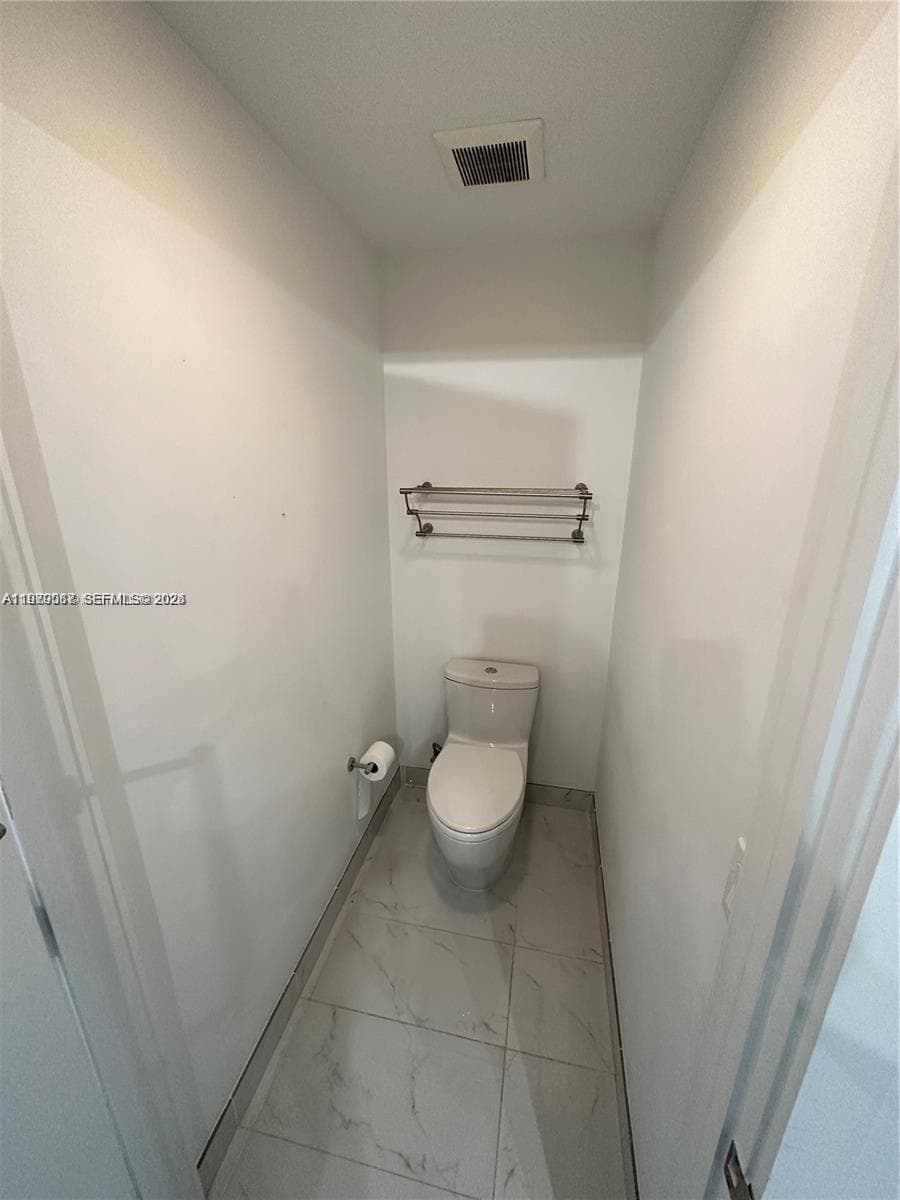 16385 Biscayne Blvd # 2716, North Miami Beach FL 33160 — 10