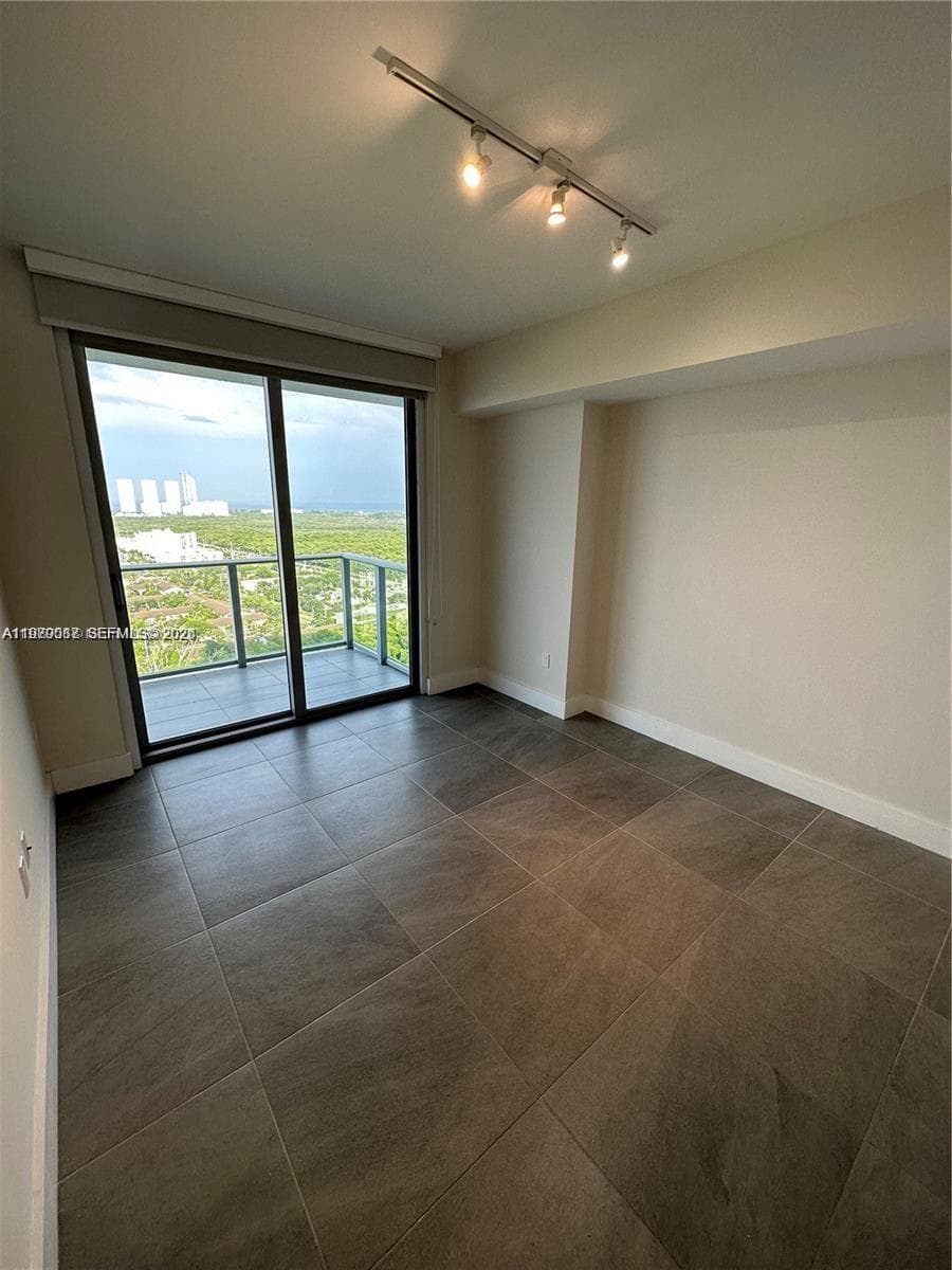 16385 Biscayne Blvd # 2716, North Miami Beach FL 33160 — 8