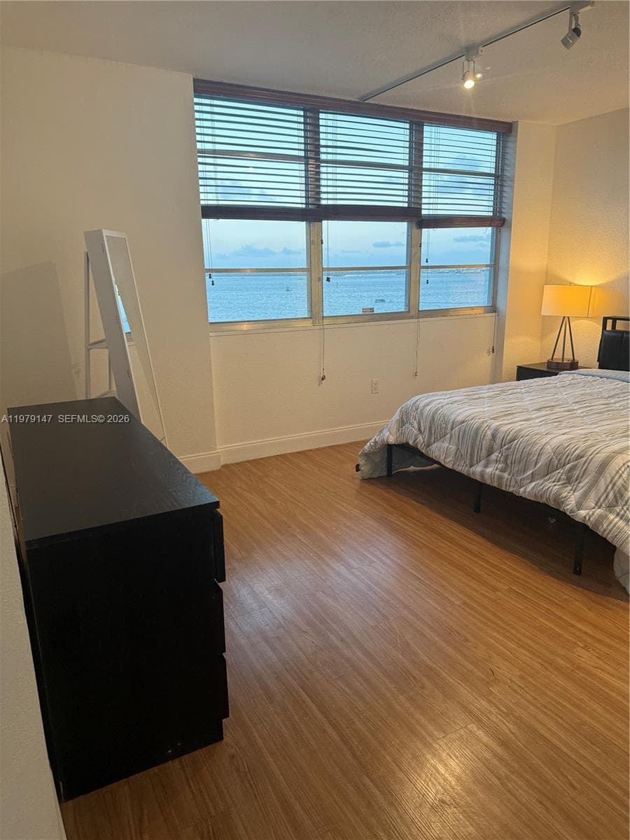801 Brickell Bay Dr # 470, Miami FL 33131 — 6