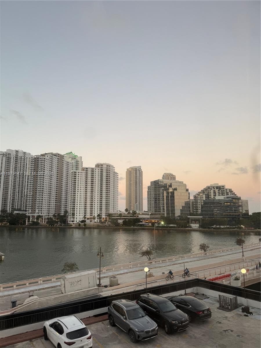 801 Brickell Bay Dr # 470, Miami FL 33131 — 41