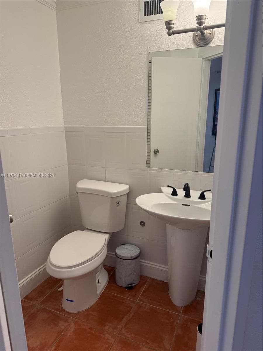 801 Brickell Bay Dr # 470, Miami FL 33131 — 18