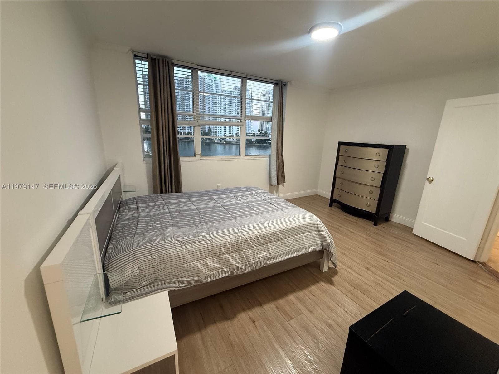 801 Brickell Bay Dr # 470, Miami FL 33131 — 40