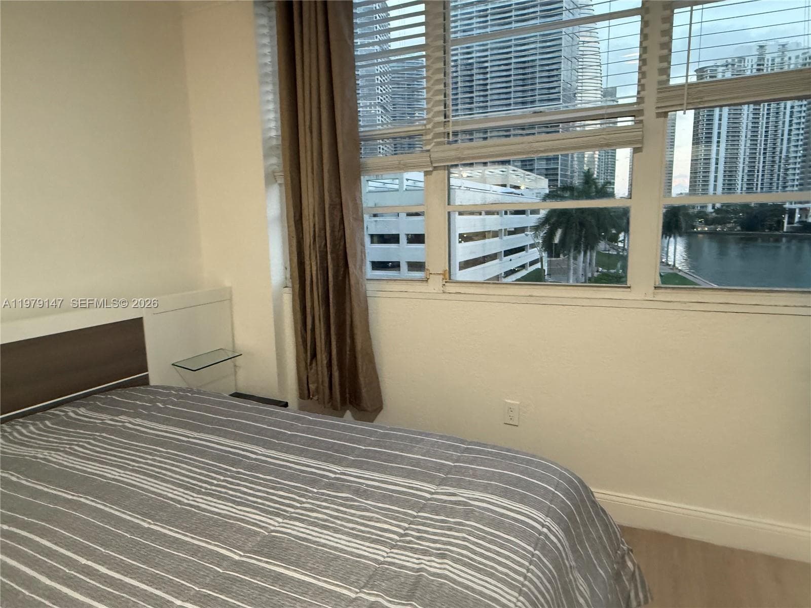 801 Brickell Bay Dr # 470, Miami FL 33131 — 21