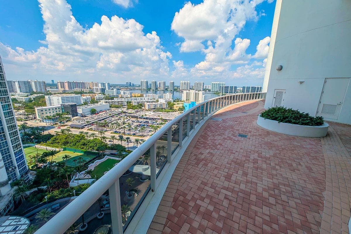 18201 Collins Avenue # 3301a, Sunny Isles Beach FL 33160 — 17