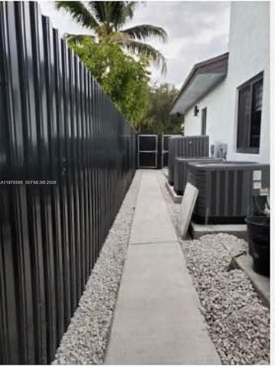 1720 NW 110th Ter, Miami FL 33167 — 21