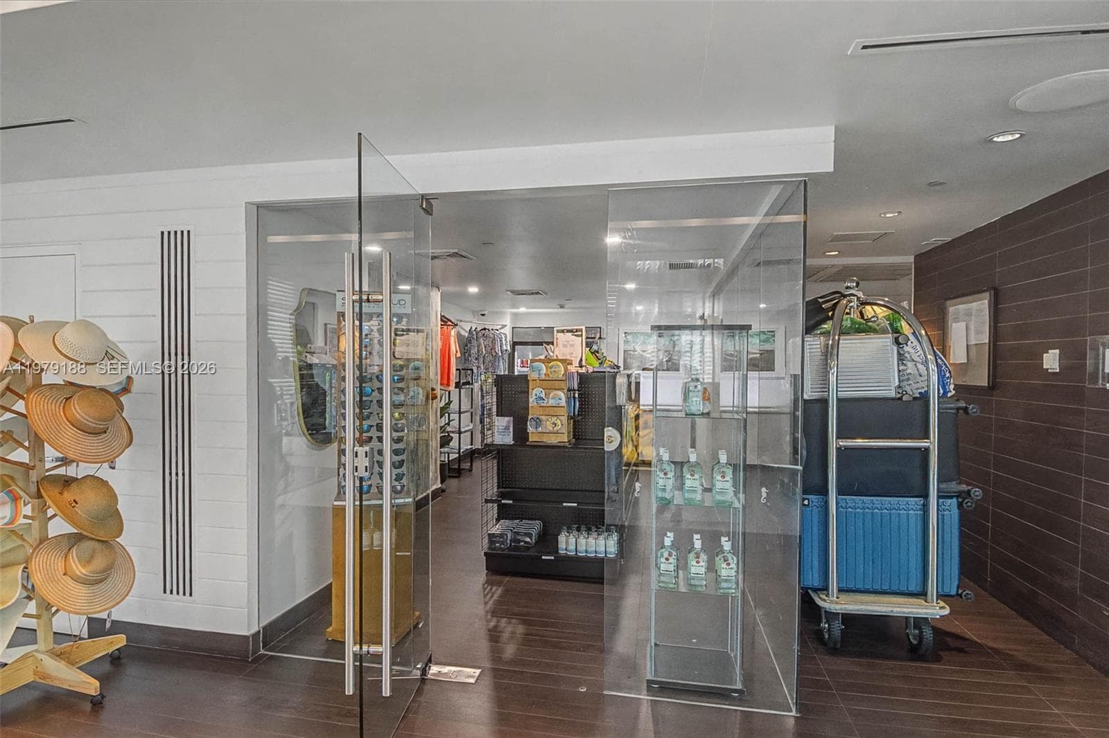 Sole Condo, Sunny Isles Beach, FL — 32