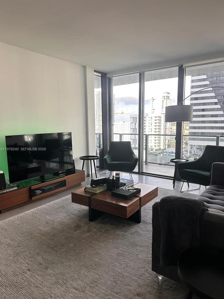 88 SW 7th St # 810, Miami FL 33130 — 3