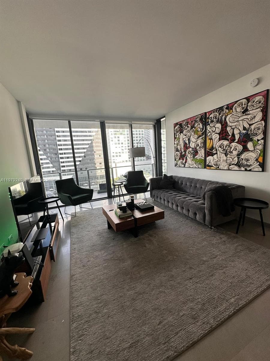 88 SW 7th St # 810, Miami FL 33130 — 9