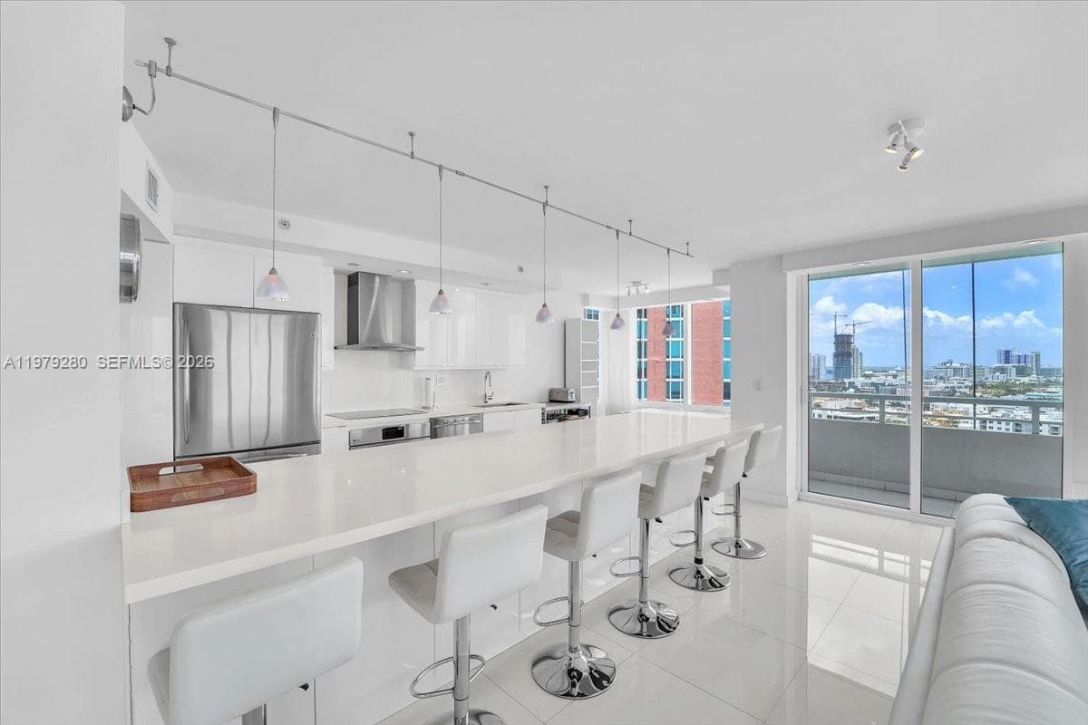 400 S Pointe Dr # 1910, Miami Beach FL 33139 — 17