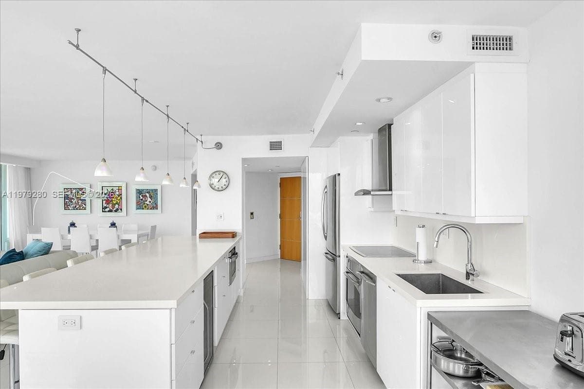 400 S Pointe Dr # 1910, Miami Beach FL 33139 — 20