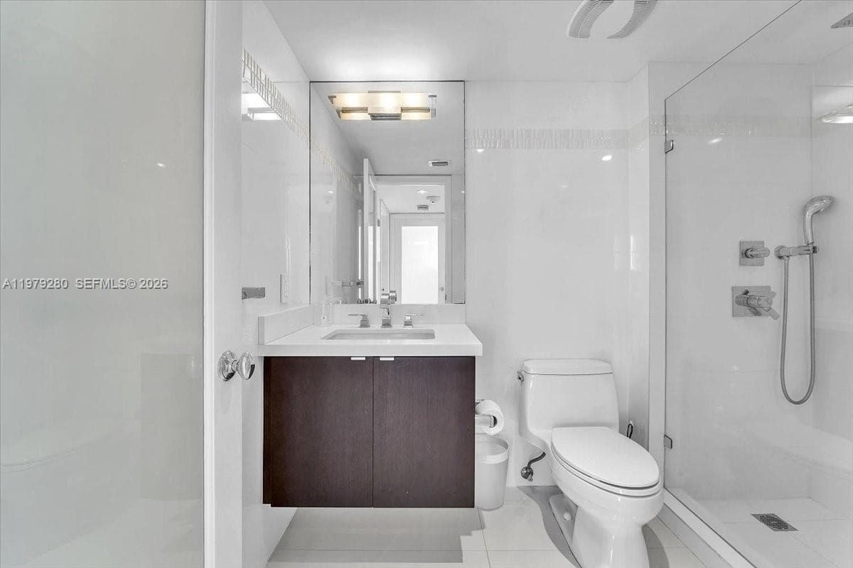 400 S Pointe Dr # 1910, Miami Beach FL 33139 — 33