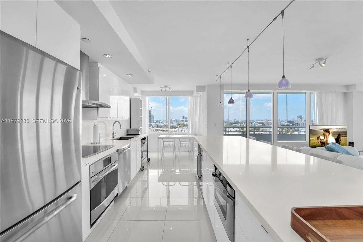 400 S Pointe Dr # 1910, Miami Beach FL 33139 — 18