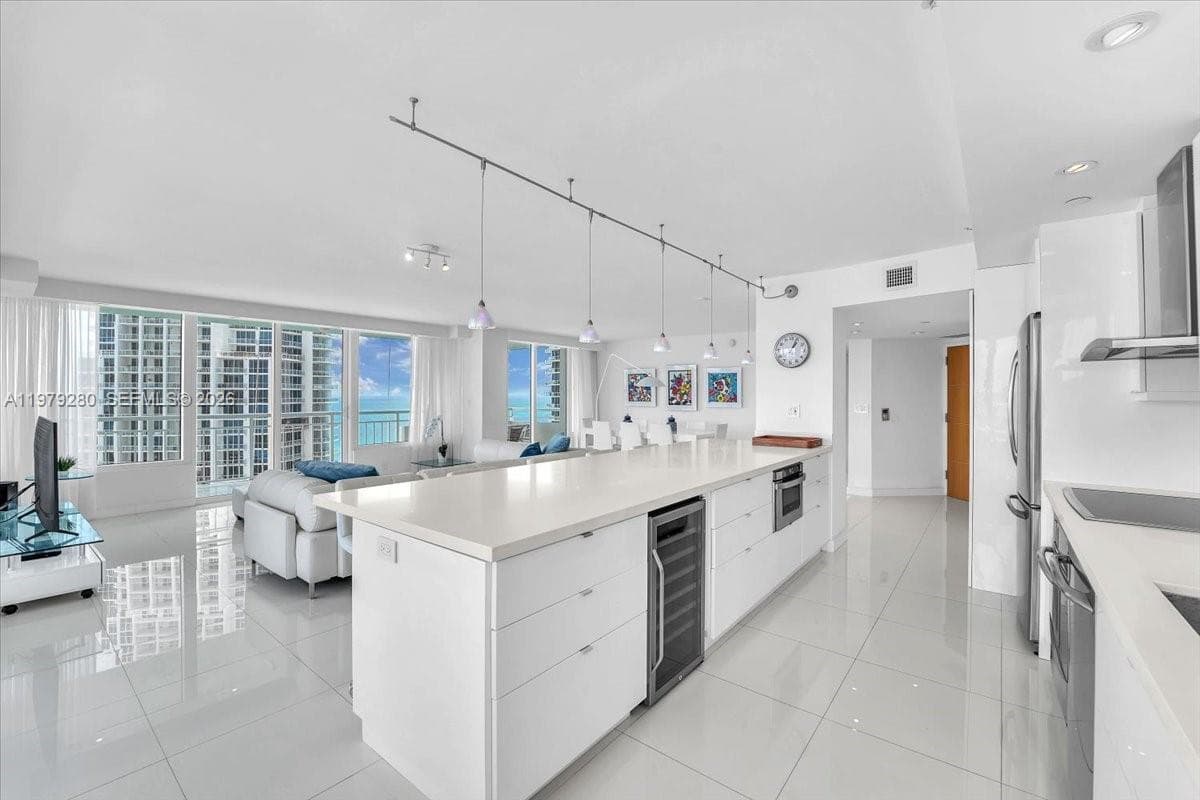 400 S Pointe Dr # 1910, Miami Beach FL 33139 — 15