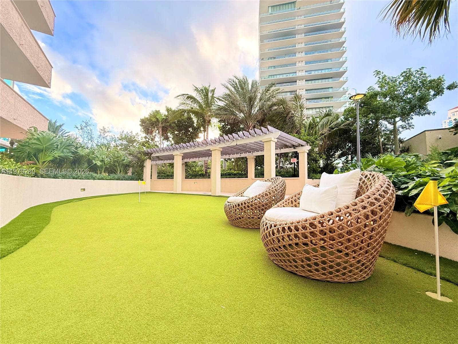 400 S Pointe Dr # 1910, Miami Beach FL 33139 — 48