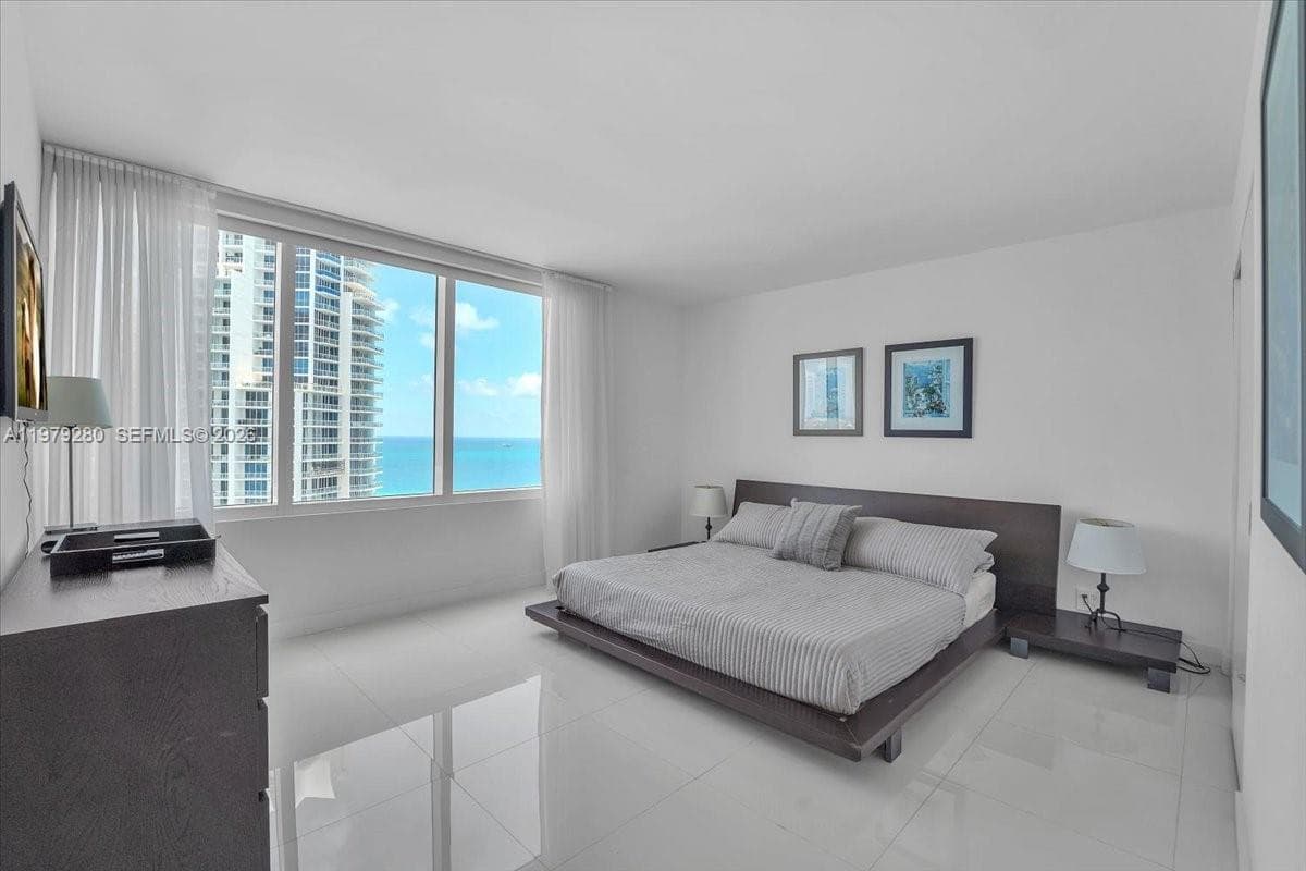 400 S Pointe Dr # 1910, Miami Beach FL 33139 — 25