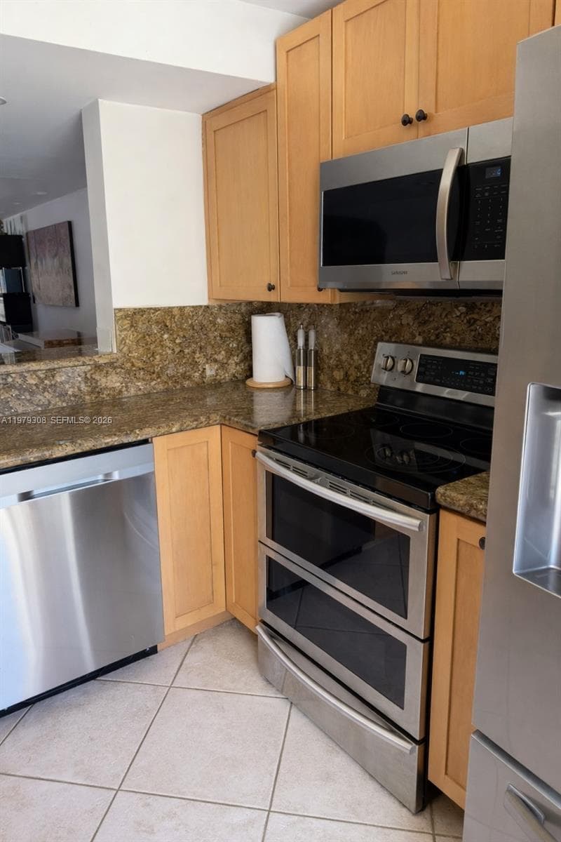 2661 NE 164th St # 40, North Miami Beach FL 33160 — 5