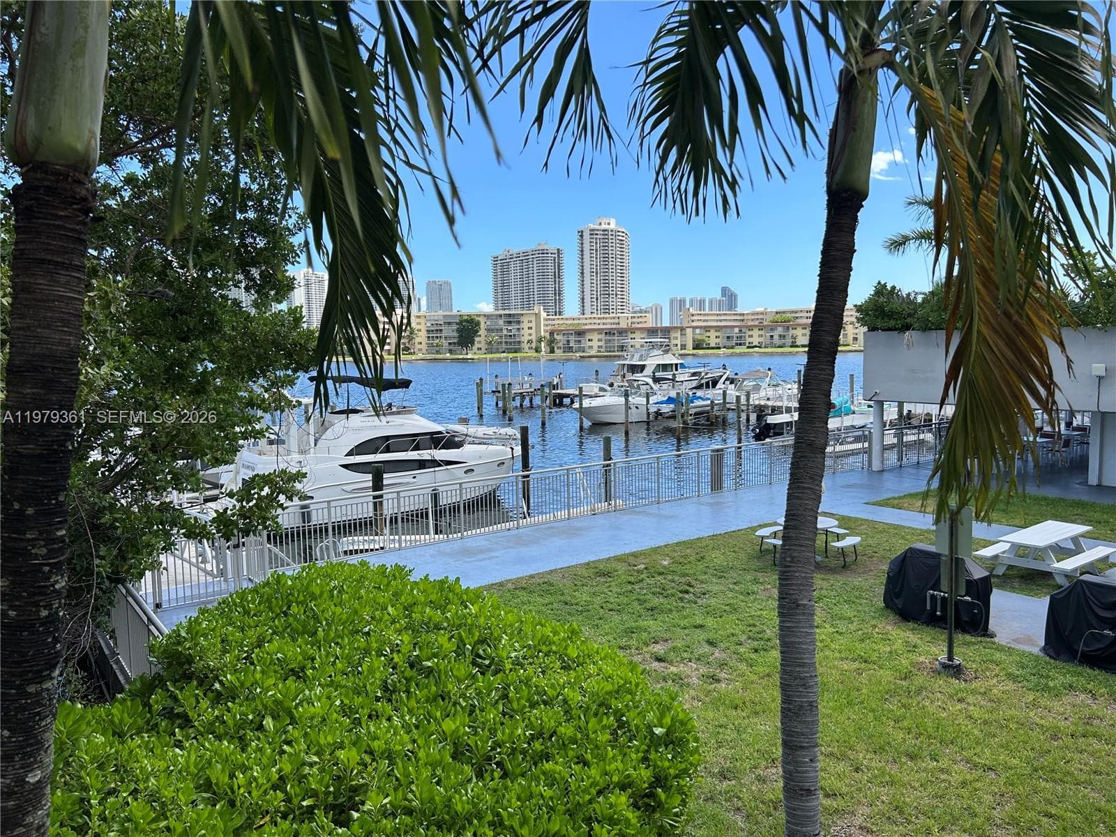 18031 Biscayne Blvd # 904, Aventura FL 33160 — 2