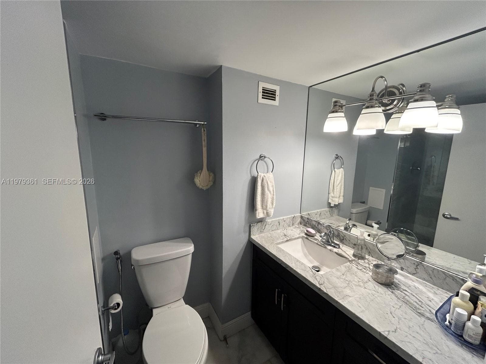 18031 Biscayne Blvd # 904, Aventura FL 33160 — 17