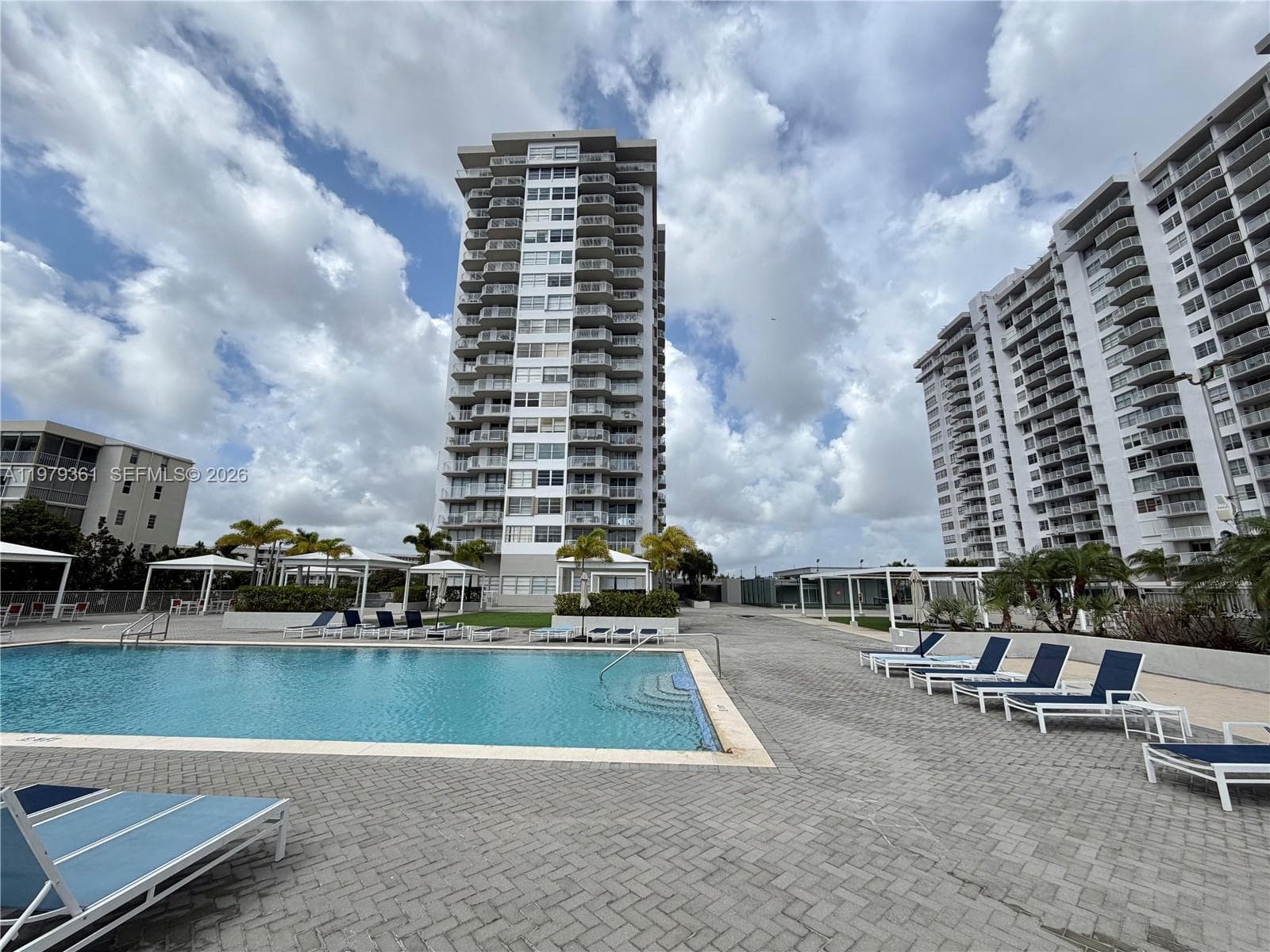 18031 Biscayne Blvd # 904, Aventura FL 33160 — 1