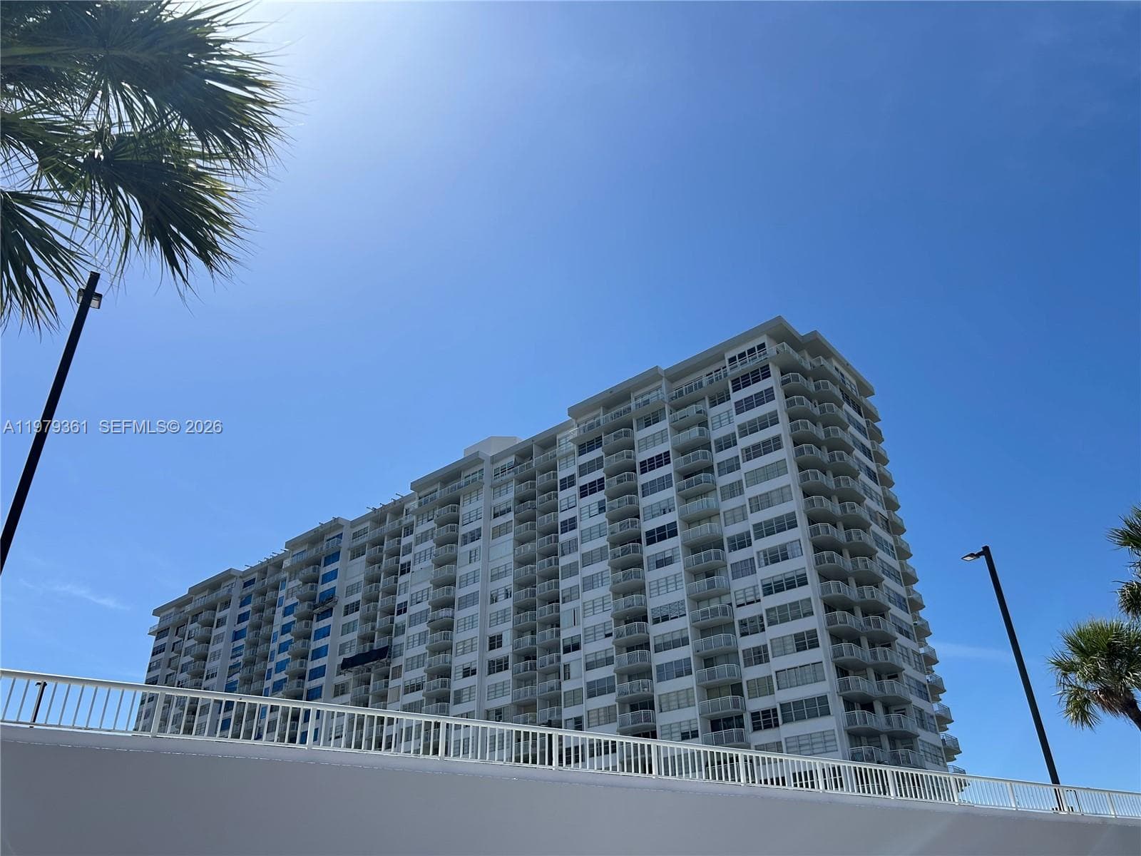 18031 Biscayne Blvd # 904, Aventura FL 33160 — 34