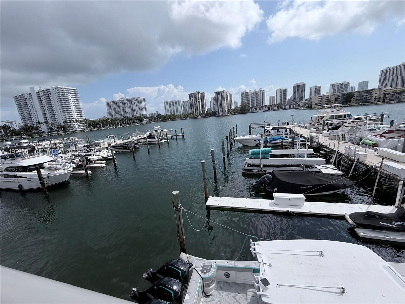 18031 Biscayne Blvd # 904, Aventura FL 33160 — 33