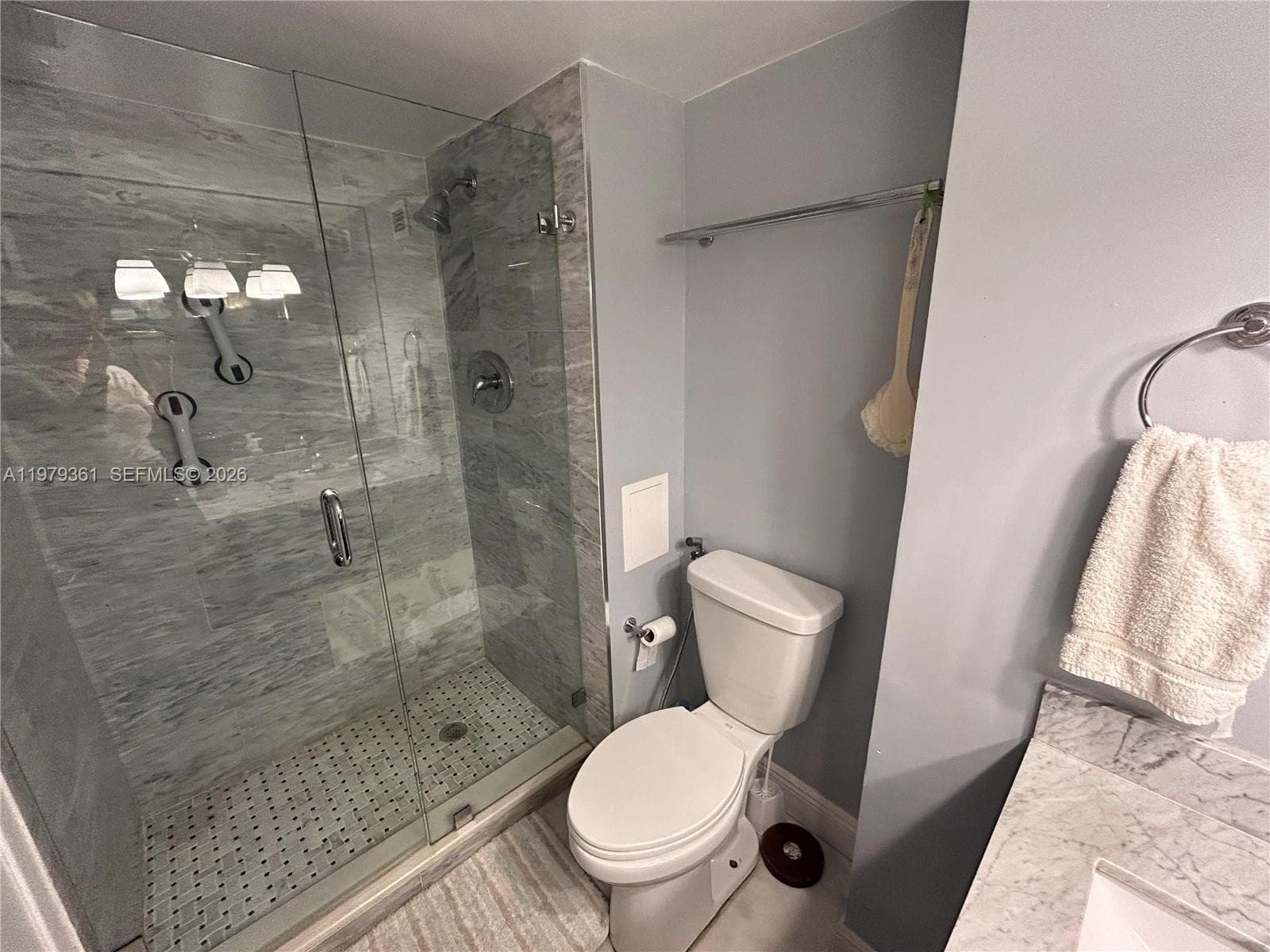 18031 Biscayne Blvd # 904, Aventura FL 33160 — 18