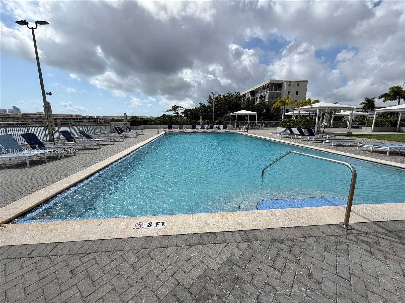 18031 Biscayne Blvd # 904, Aventura FL 33160 — 25