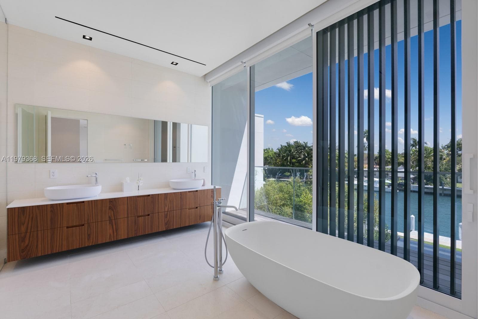 1051 W 48th St # 4, Miami Beach FL 33140 — 42