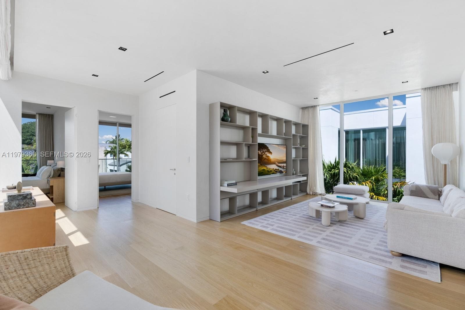 1051 W 48th St # 4, Miami Beach FL 33140 — 47