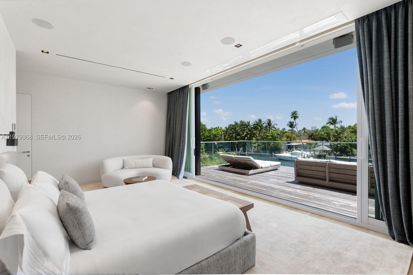 1051 W 48th St # 4, Miami Beach FL 33140 — 36